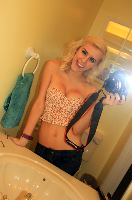 Photo; Big Tits Blonde 